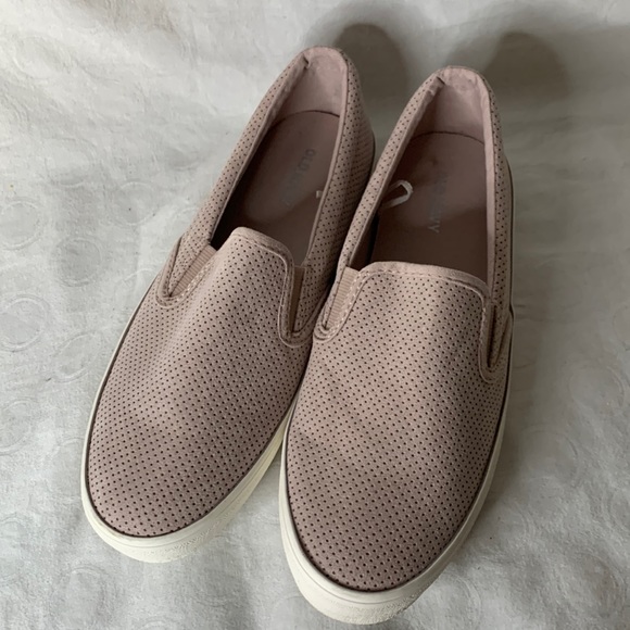 Old Navy Shoes - Old Navy Deck Shoes NWOT Mauve and Suede Like material